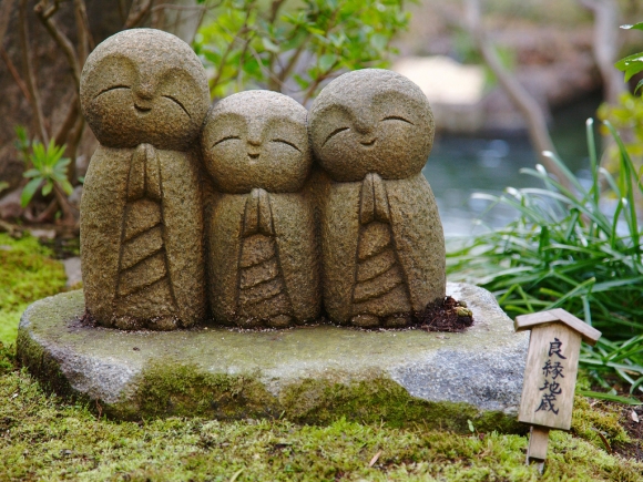 Jizo: um milhão de estátuas fofas para ajudar as crianças