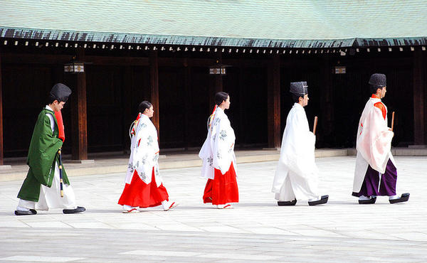 sacerdotes xintoístas