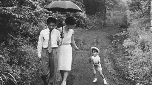 Akihito, Michiko e Naruhito