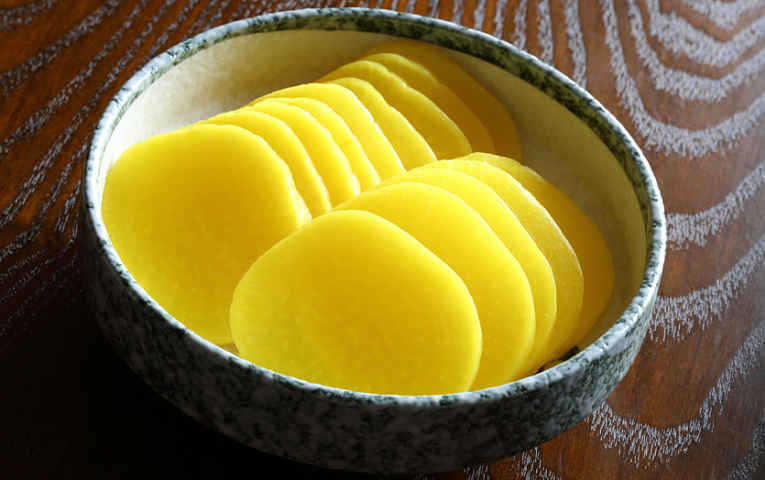 Takuan amarelo